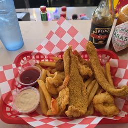 Catfish shrimp sampler about 17.50 bucks good value good flavor