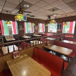Chiaro's Green Lane Pizzeria & Restaurant - Interior