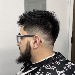Johnny's Barbershop - Instagram: hairbyhenryy
