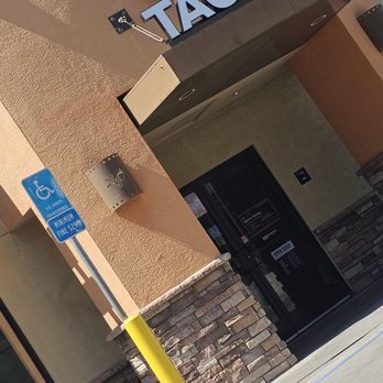 Taco Bell - FRONT ENTRANCE WHEEL CHAIR ACCESSIBLE - Fast Food Near Me - Fresno, California Taco Bell - FRONT ENTRANCE WHEEL CHAIR ACCESSIBLE - Fast Food Near Me - Fresno, California