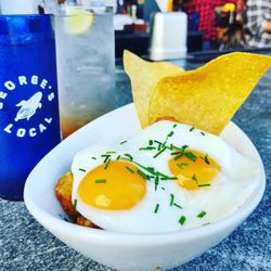 George's Local - Huevos