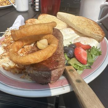 MT Plate Diner - Steak and eggs with hashbrowns and fruit - Breakfast & Brunch Near Me - Arcadia, Michigan