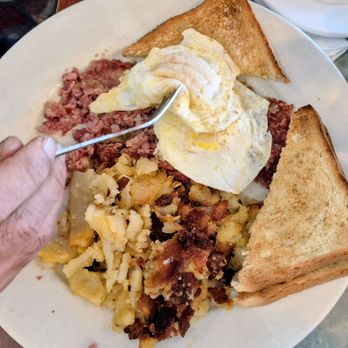Lighthouse Diner - 10-27-25. Corned beef hash, 2 eggs over, home fries and white toast. - Diners Near Me - Wantagh, New York