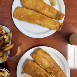 Fish Hut - Light and crispy! Really good. Top: Cod. Bottom: Whitefish. Both delicious!!