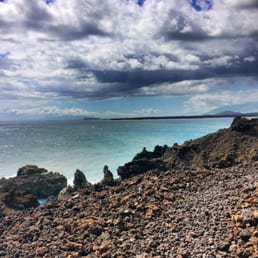 Trail to the right, beautiful vistas to the left. Don't get too close to the edge!
