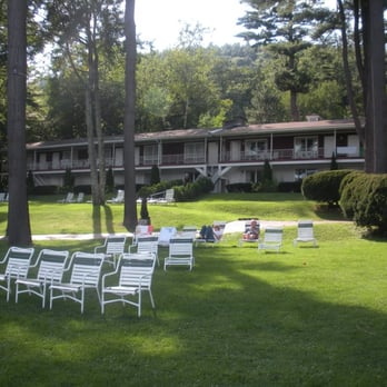 Chelka Lodge - Two Levels of Rooms - Hotels Near Me - Diamond Point, New York Chelka Lodge - Two Levels of Rooms - Hotels Near Me - Diamond Point, New York