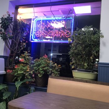 Elm Hill Pizza - Pizza Near Me - Newington, Connecticut