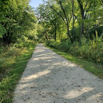 Hidden Lake Forest Preserve - Parks Near Me - Downers Grove, Illinois Hidden Lake Forest Preserve - Parks Near Me - Downers Grove, Illinois