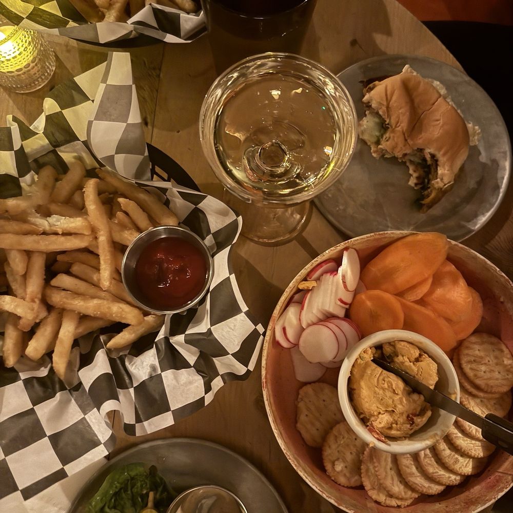 Hemlock Cocktail Bar - Burgers and fries and pimento cheese - Cocktail Bars Near Me - Catskill, New York Hemlock Cocktail Bar - Burgers and fries and pimento cheese - Cocktail Bars Near Me - Catskill, New York