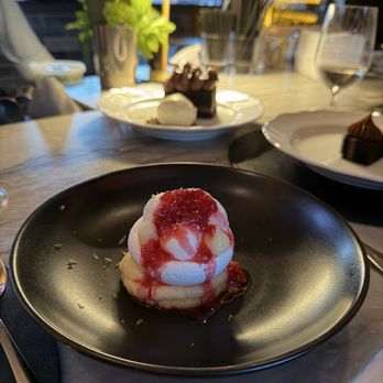 Bludorn - pavlova - New American Near Me - Houston, Texas