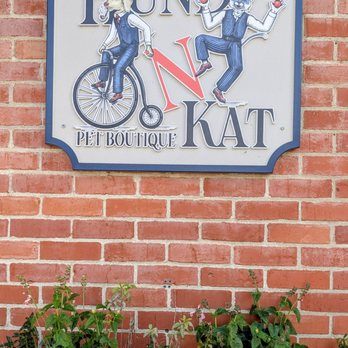 Hund N Kat Pet Boutique - Outside Front - Pet Stores Near Me - Solvang, California
