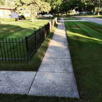 Naylor Landscape Management - Residential Property - full lawn maintenance including mowing and edging in Kalamazoo, MI. - Landscaping Near Me - Kalamazoo, Michigan Naylor Landscape Management - Residential Property - full lawn maintenance including mowing and edging in Kalamazoo, MI. - Landscaping Near Me - Kalamazoo, Michigan