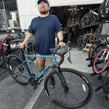 San Jose Bicycles - Fuji Jari 2.1 gravel bike, disc brake, full carbon fork, approximately $1,200. July 2025. - Bikes Near Me - San Jose, California San Jose Bicycles - Fuji Jari 2.1 gravel bike, disc brake, full carbon fork, approximately $1,200. July 2025. - Bikes Near Me - San Jose, California