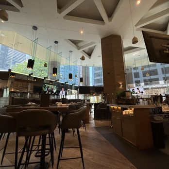 Moxies Toronto Downtown Restaurant - Lounges Near Me - Toronto, Ontario