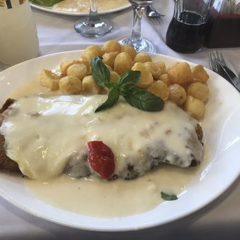 Pertutti - Beef milanesa in a white sauce - Cafeteria Near Me - Avellaneda, C