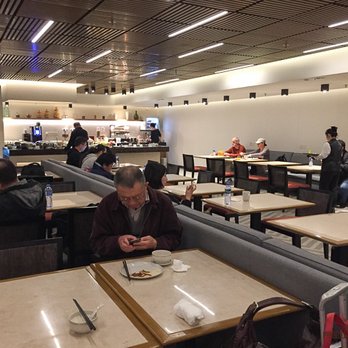 銀刃貴賓室 - SilverKris Lounge HKG dining area - Airport Lounges Near Me - Hong Kong, HK