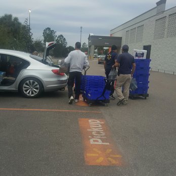 Walmart Supercenter - Walmart employees loading groceries into my car. - Department Stores Near Me - Clermont, Florida Walmart Supercenter - Walmart employees loading groceries into my car. - Department Stores Near Me - Clermont, Florida