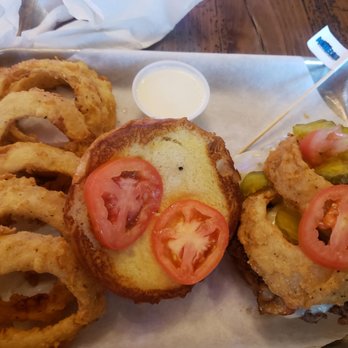 Modelos Sports Cantina - Texas burger and onion rings - Sports Bars Near Me - Beaumont, Texas