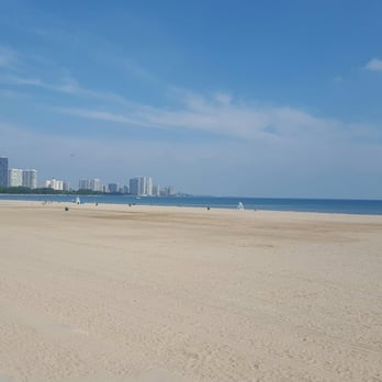 Montrose Beach - Beaches Near Me - Chicago, Illinois