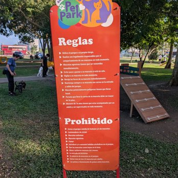 Barceloneta Pet Park - Sign of Barceloneta Pet Park rules and regulations. - Dog Parks Near Me - Barceloneta, Puerto Rico