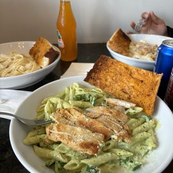 California Pasta - Chicken Jalapeño Pesto Alfredo and Chicken Fettuccine Alfredo with toasted bread. - Italian Near Me - Santa Barbara, California California Pasta - Chicken Jalapeño Pesto Alfredo and Chicken Fettuccine Alfredo with toasted bread. - Italian Near Me - Santa Barbara, California
