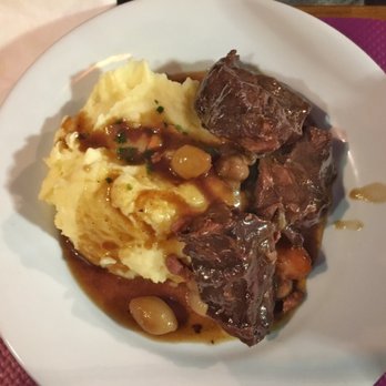 La Cave Gourmande - Beef bourguiguon - Bistros Near Me - Paris, 75 La Cave Gourmande - Beef bourguiguon - Bistros Near Me - Paris, 75
