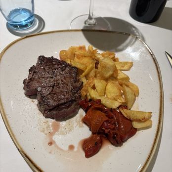 Markina - Beef tenderloin with peppers and potatoes - Basque Near Me - Bilbao, BI