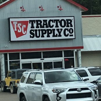 Tractor Supply - Front door - Department Stores Near Me - Show Low, Arizona