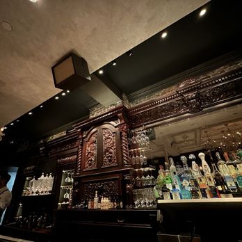 Yvonne's - The bar. - New American Near Me - Boston, Massachusetts