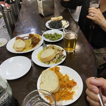 Bodega Santa Cruz Las Columnas - Tapas Bars Near Me - Seville, SE Bodega Santa Cruz Las Columnas - Tapas Bars Near Me - Seville, SE