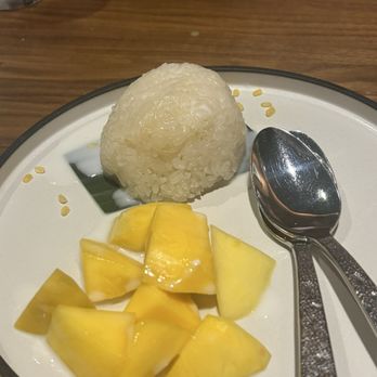 Star Leaf - mango sticky rice - Asian Fusion Near Me - Pasadena, California