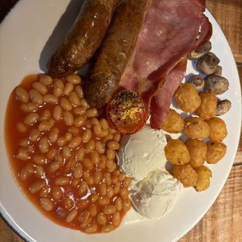 The Curator Bar and Dining - English breakfast full fry up; aka, double. - British Near Me - London, XGL The Curator Bar and Dining - English breakfast full fry up; aka, double. - British Near Me - London, XGL