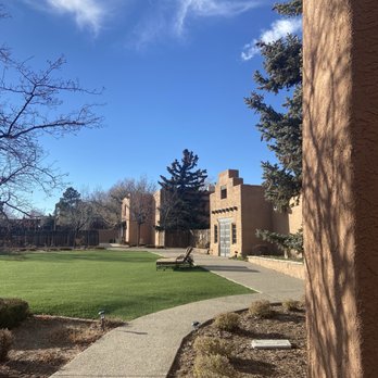 Hotel Glorieta - Well-kept grounds - Hotels Near Me - Santa Fe, New Mexico