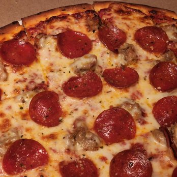 Easy Street Pizza - Sausage and pepperoni pizza - Pizza Near Me - Park Ridge, Illinois