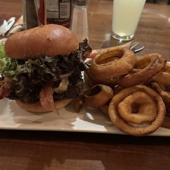 1850 Restaurant - My vegetarian burger with the veggie patty and pork bacon that I said I did not want on my burger! - American Near Me - Mariposa, California