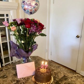 Premium Low Carb Desserts - a birthday cake and flowers - Desserts Near Me Premium Low Carb Desserts - a birthday cake and flowers - Desserts Near Me