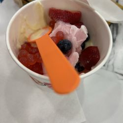Cupz Frozen Yogurt - Strawberry yogurt with fruit and boba beads