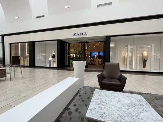 Cerritos Mall by null