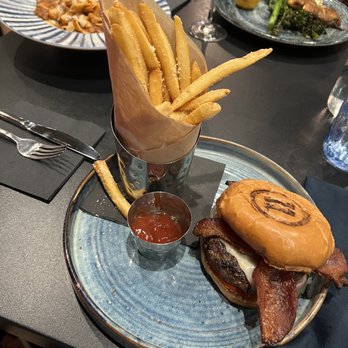 Spurrier's Gridiron Grille - Bacon burger - American Near Me - Gainesville, Florida Spurrier's Gridiron Grille - Bacon burger - American Near Me - Gainesville, Florida
