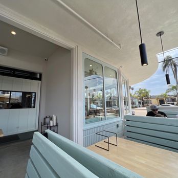 Corner Pizza - Outdoor seating area, very pleasant! - Pizza Near Me - Oceanside, California
