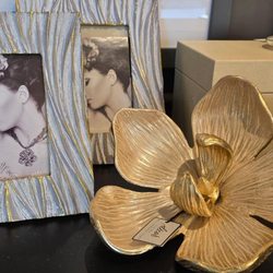 Decor - For The Well-Dressed Home
