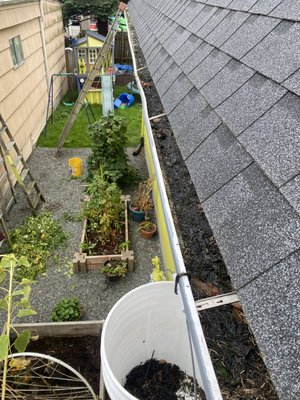 Gutter Cleaning Services - Gutter Cleaning Services Gutter Cleaning Services - Gutter Cleaning Services