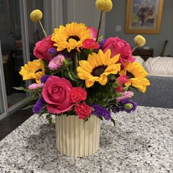 Oneco Florist - Back of flower arrangement