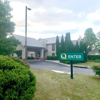 Quality Inn & Suites - Nice grounds. - Hotels Near Me - Dawsonville, Georgia Quality Inn & Suites - Nice grounds. - Hotels Near Me - Dawsonville, Georgia