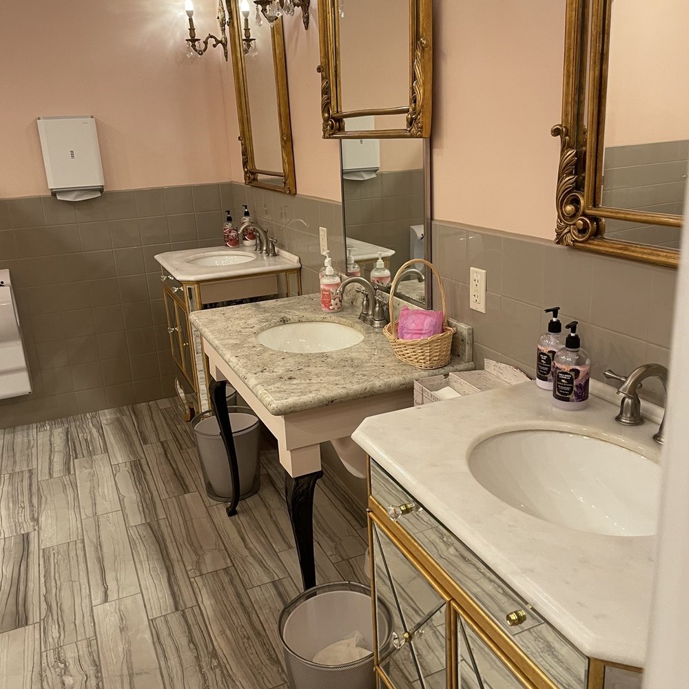 Chateau Des Fleurs - Clean and bright restrooms - Venues & Event Spaces Near Me - Eagle, Idaho Chateau Des Fleurs - Clean and bright restrooms - Venues & Event Spaces Near Me - Eagle, Idaho