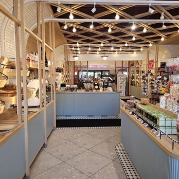 Mamie Clafoutis - Coffee & Tea Near Me - Montreal, Quebec