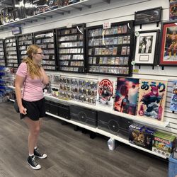 Collectors World - Checking out Pokémon