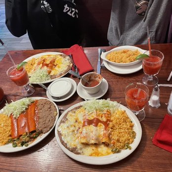 Cinco De Mayo - Table shot - Mexican Near Me - Bloomingdale, New Jersey Cinco De Mayo - Table shot - Mexican Near Me - Bloomingdale, New Jersey
