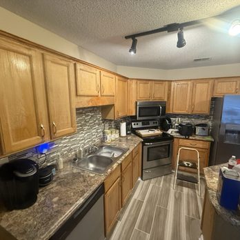 Mun2 Construction & Commercial Services - Change of color of kitchen cabinets - Drywall Installation & Repair Near Me