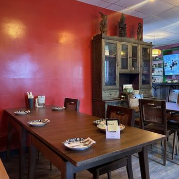 The Sister Restaurant & Cafe - Interior - Thai Near Me - Honolulu, Hawaii The Sister Restaurant & Cafe - Interior - Thai Near Me - Honolulu, Hawaii